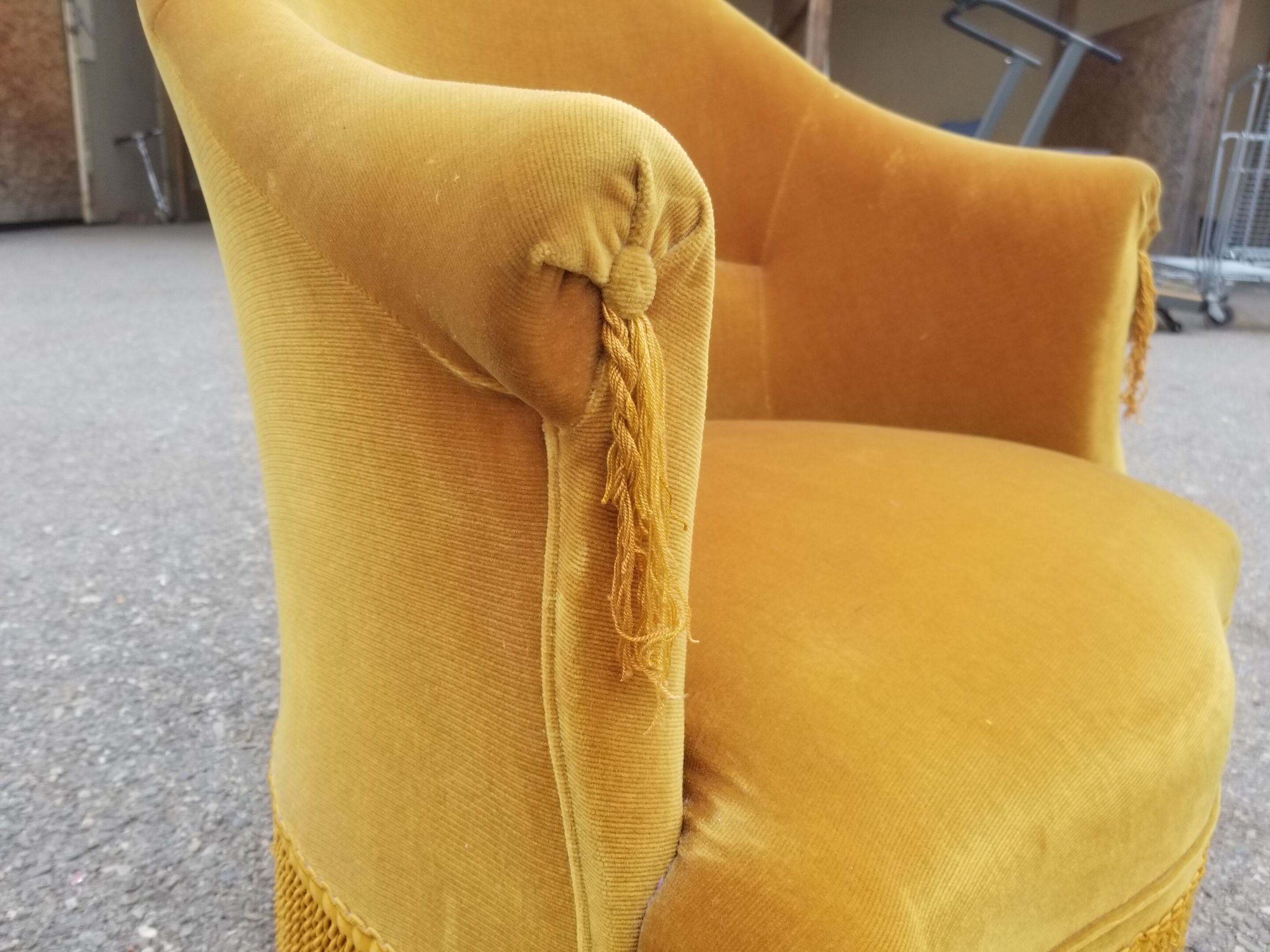 Vintage toad armchair- Golden yellow velvet.