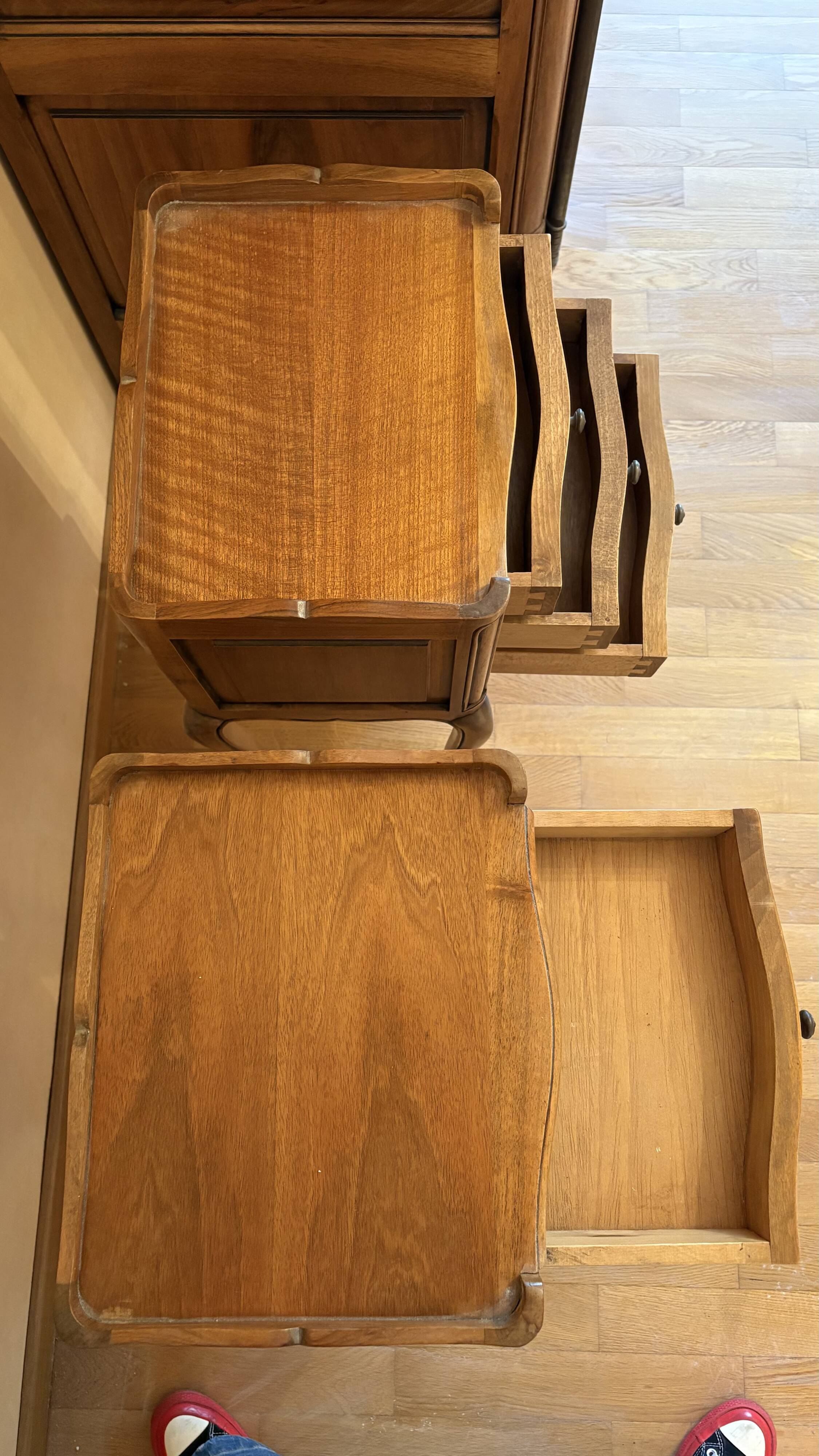 Set of 2 wooden bedside tables with drawers.