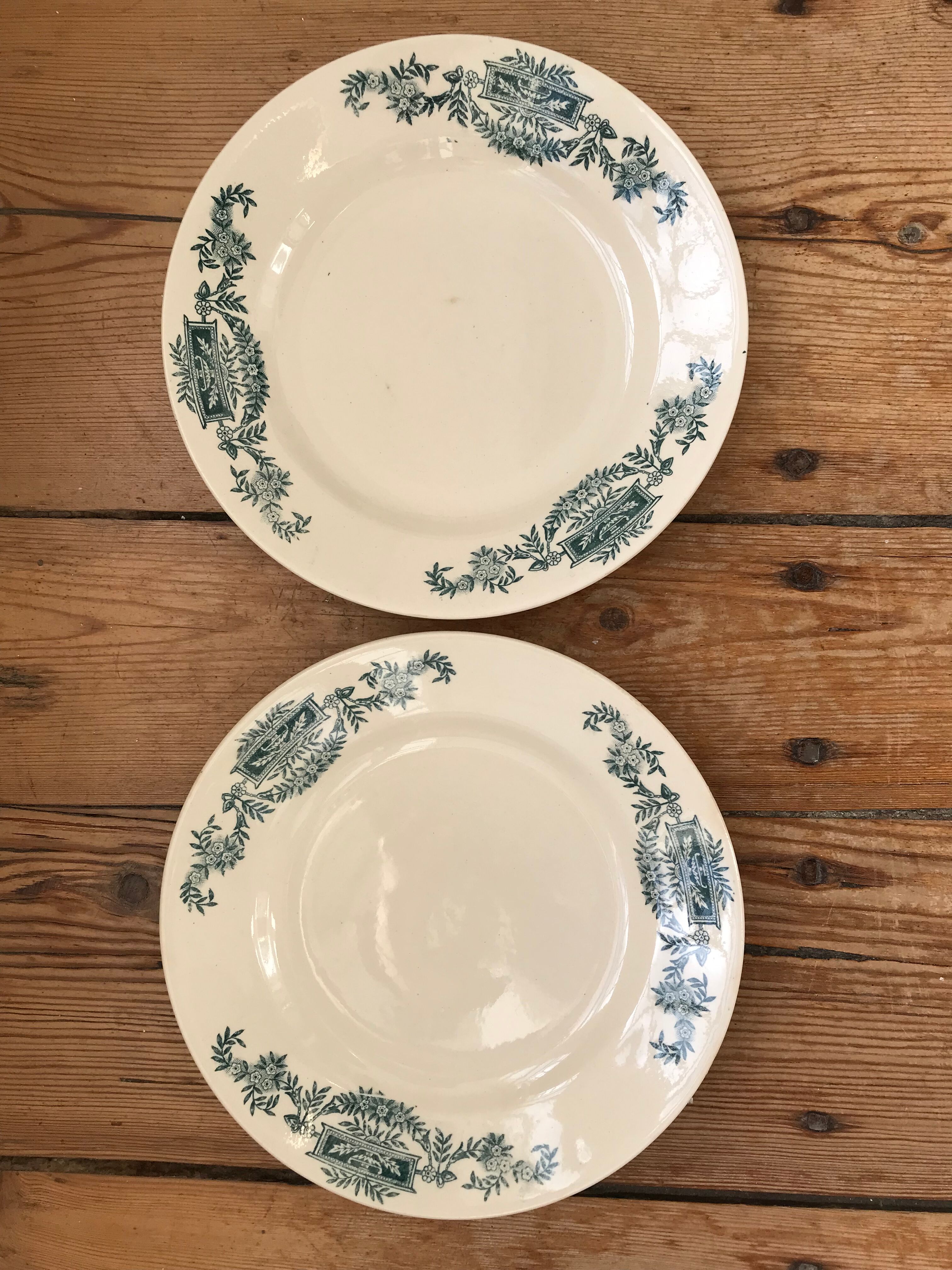 Series of 2 old flat plates "Longchamp"