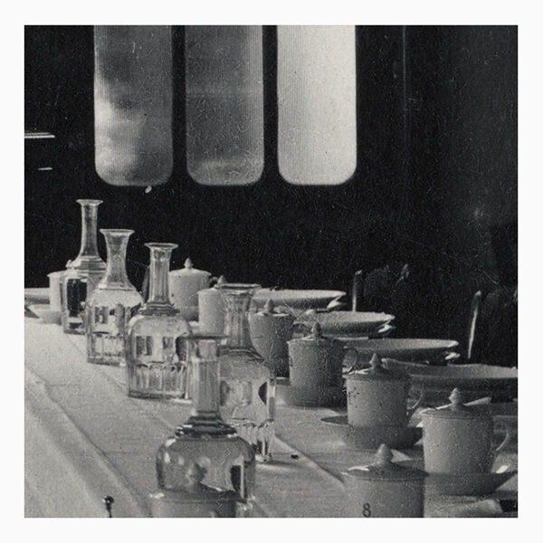 Photographie ancienne du réfectoire d'un couvent