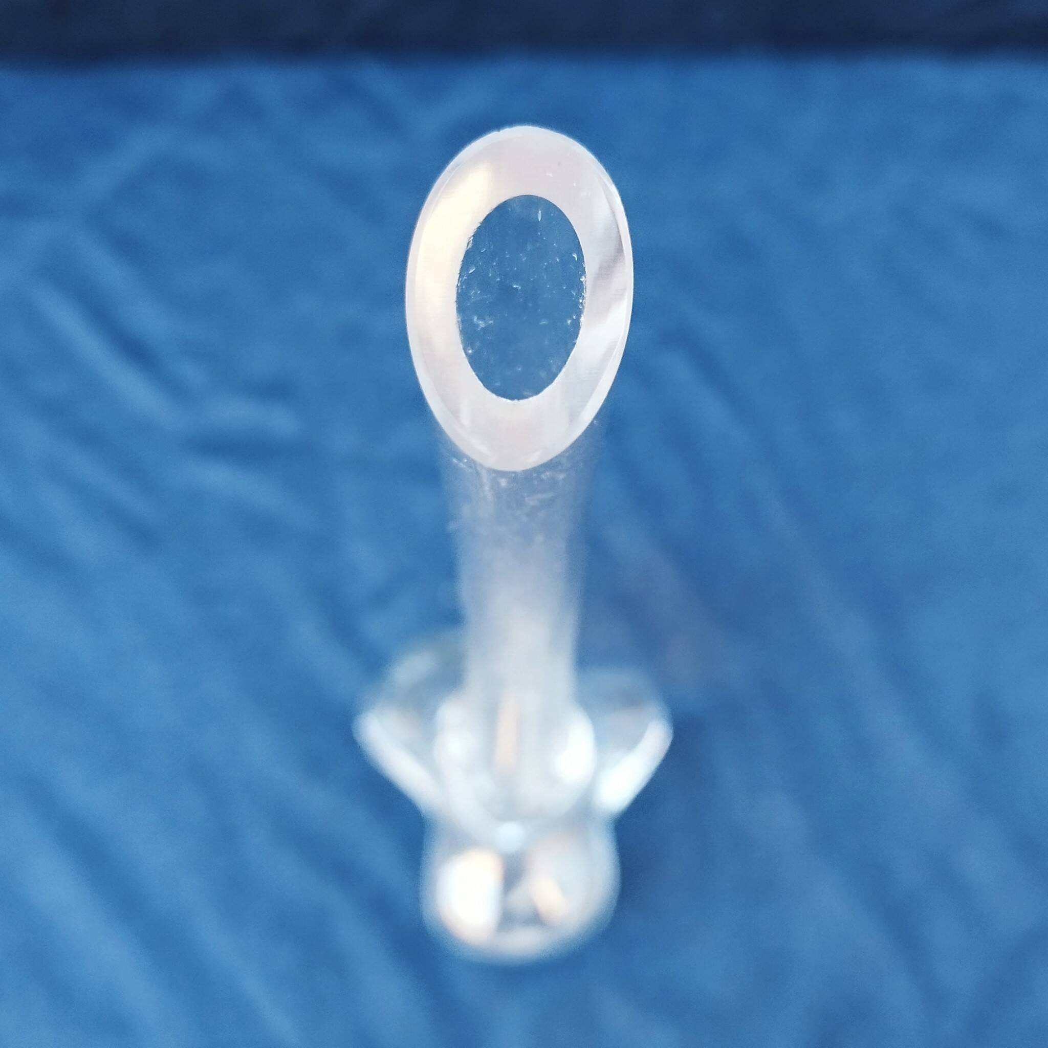 Glass single-flower vase with thick base design