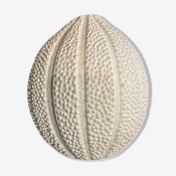 Ceramic shell-shaped ball vase