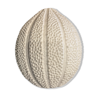 Ceramic shell-shaped ball vase