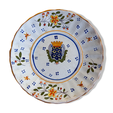 Assiette ancienne avec blason