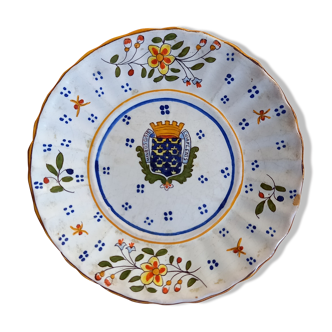 Assiette ancienne avec blason