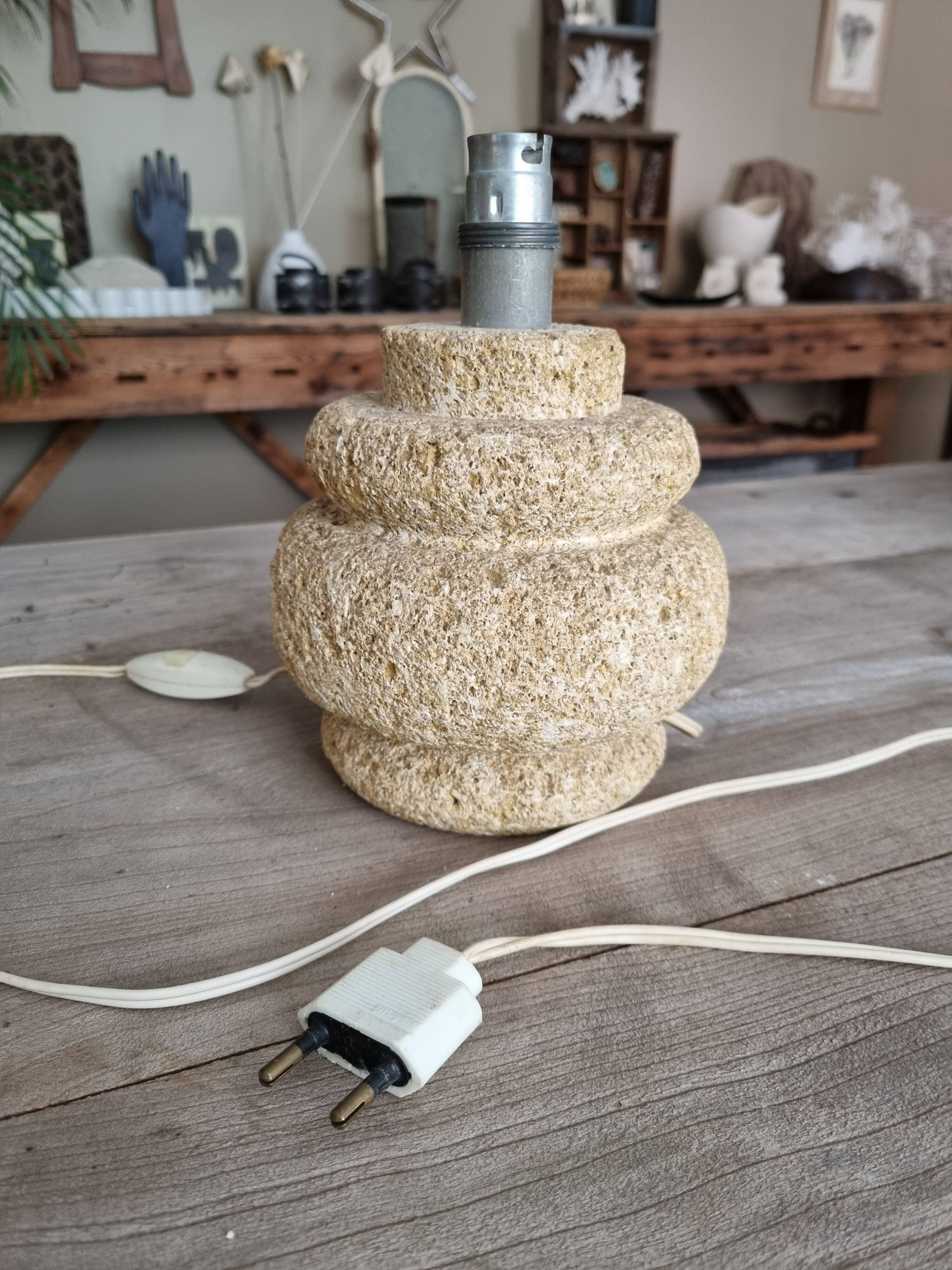 Lampe en pierre du gard