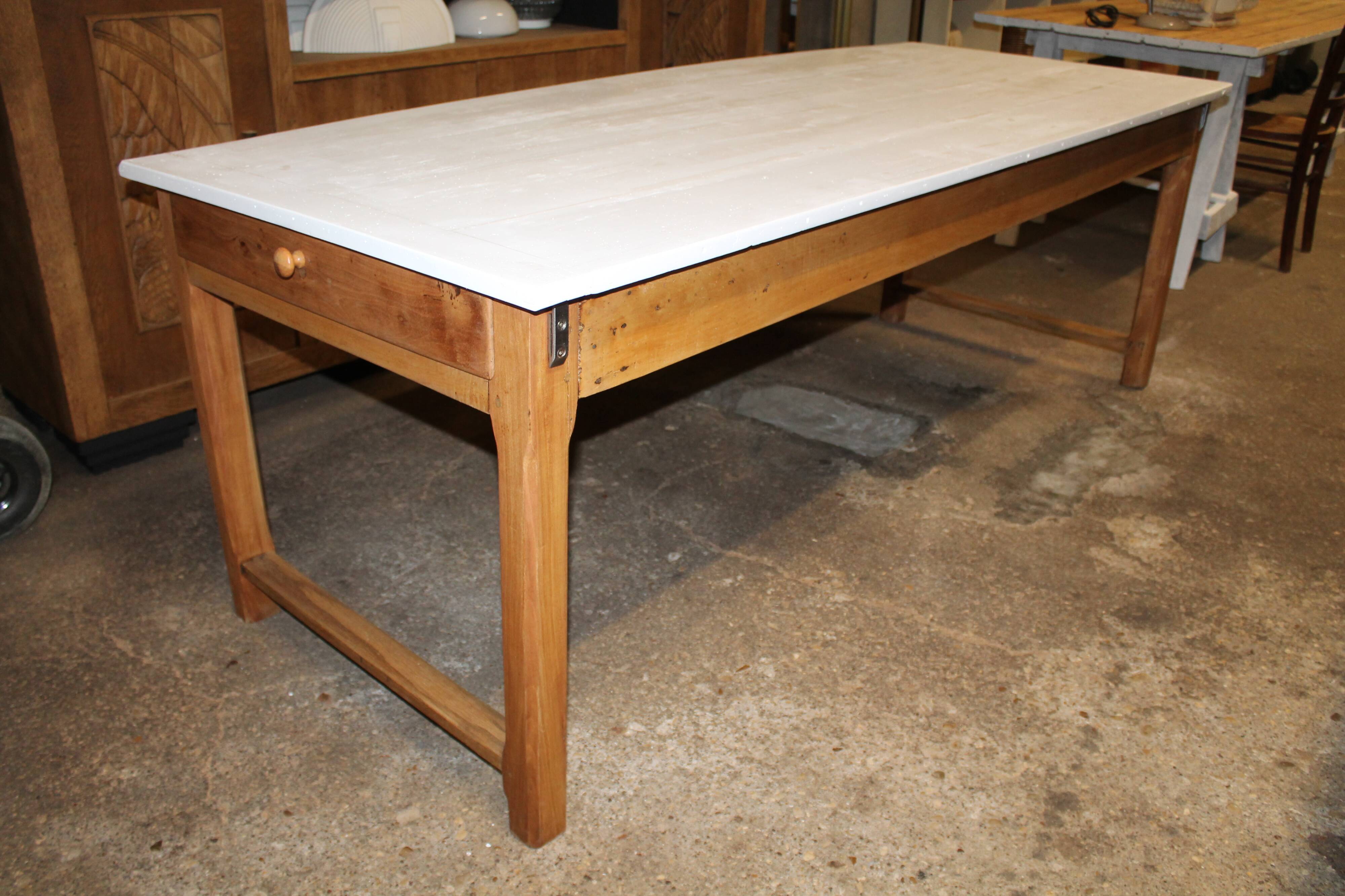 Extendable farm table