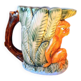 Pichet zoomorphe en barbotine singe