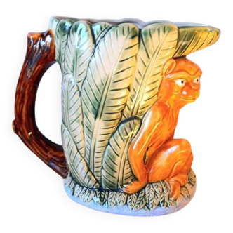 Pichet zoomorphe en barbotine singe