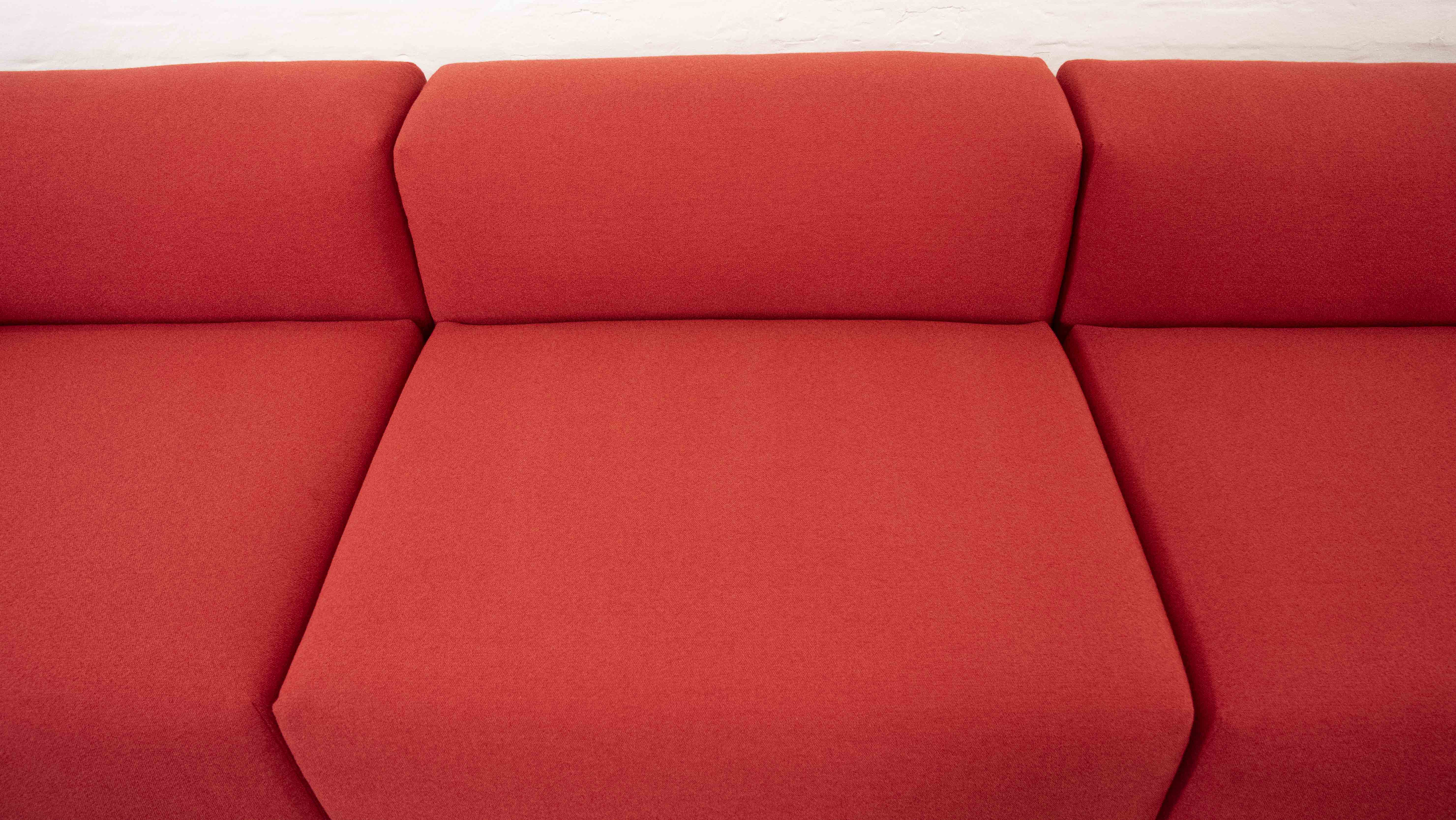 Vitra modular soft 5-seat sofa by Jasper Morrison in red Fabric