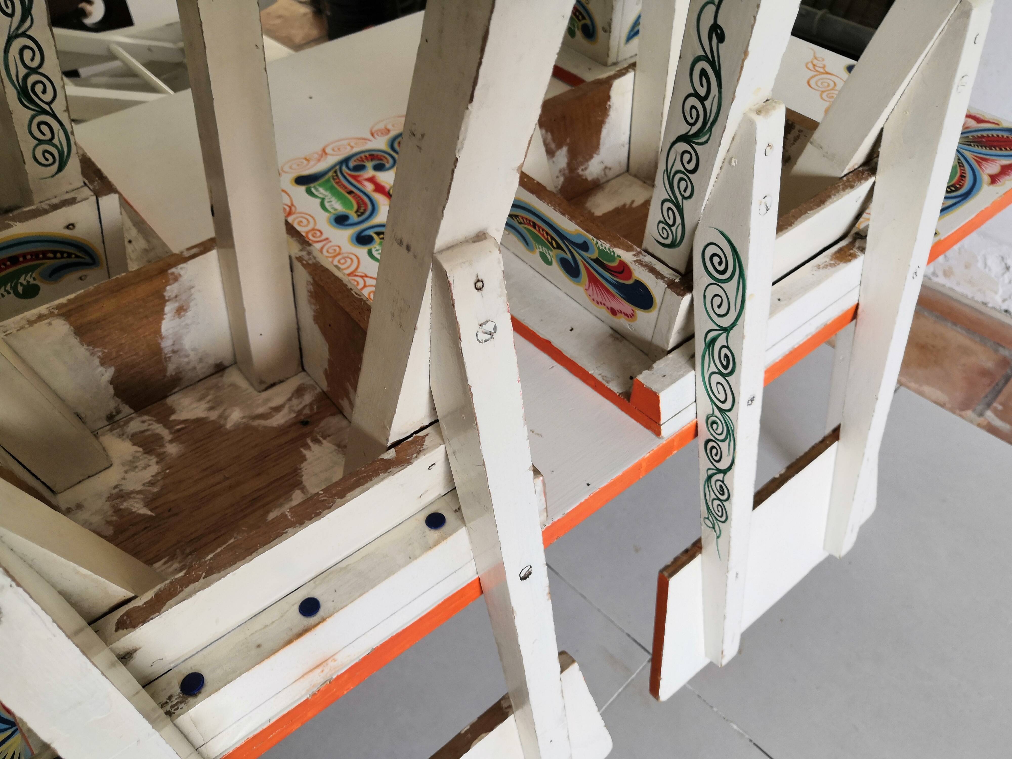 Table lounge - 4 ethnic vintage children's chairs