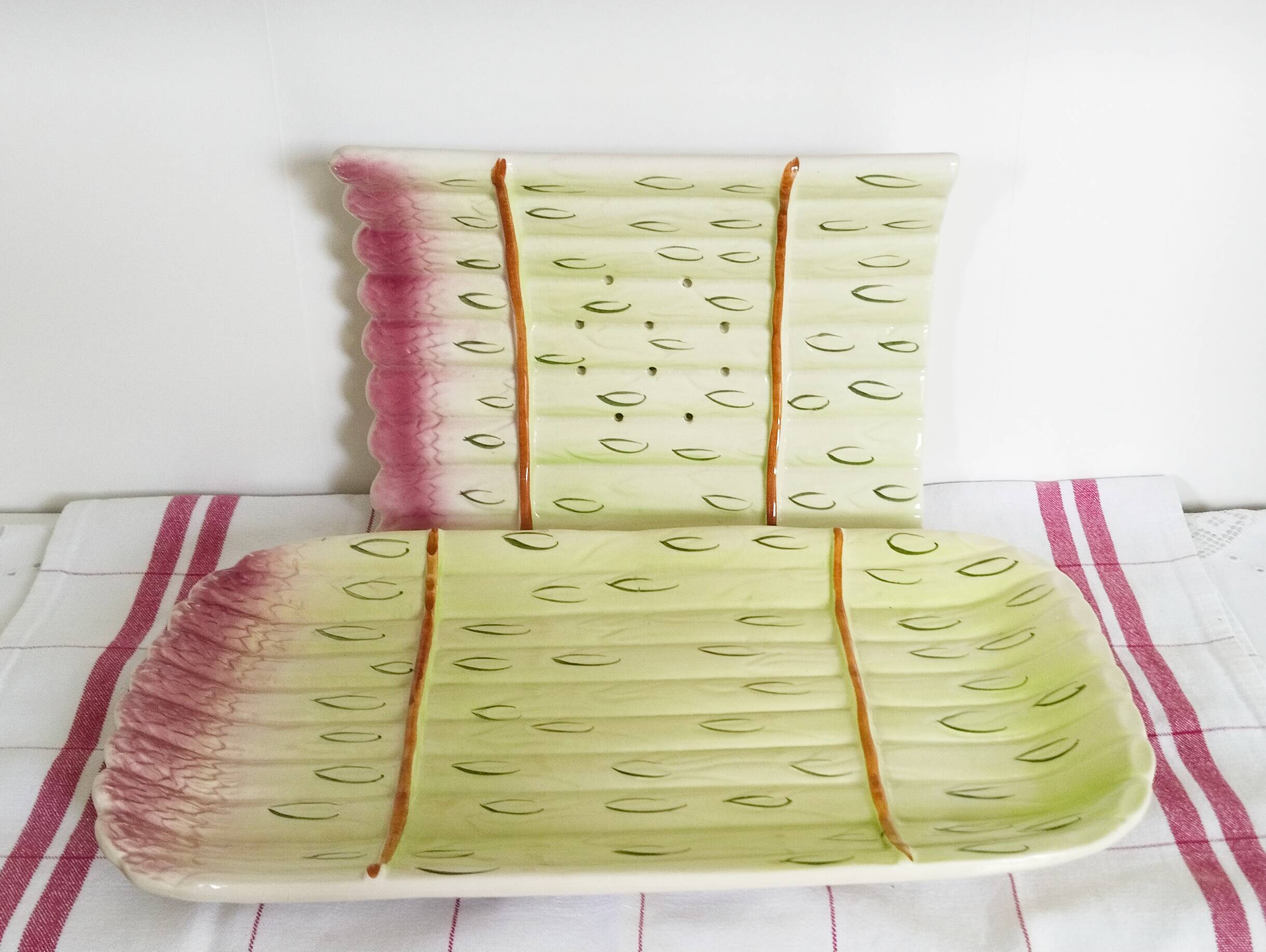 Barbotine earthenware asparagus dish