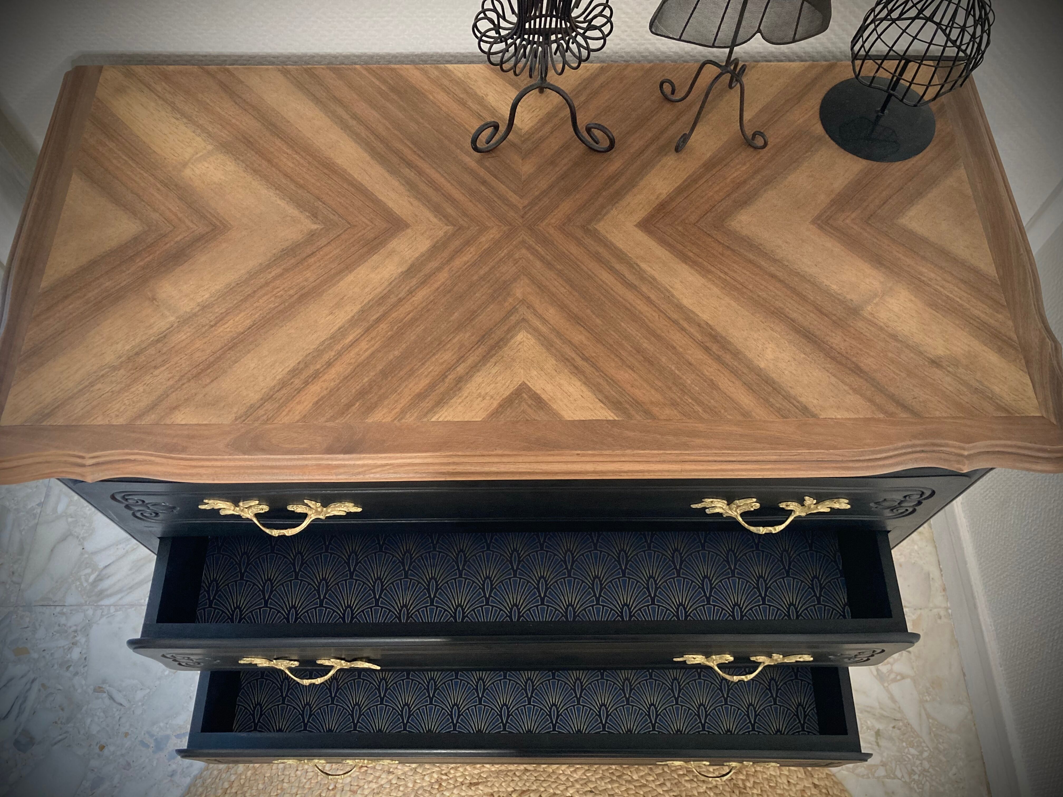 Black patinated commodity