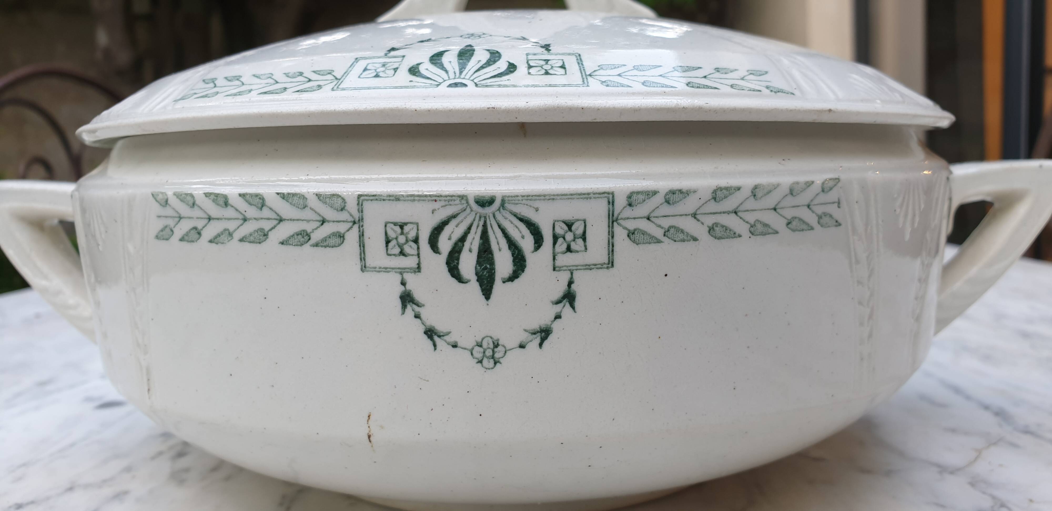 Terre de Fer Gien soup tureen, Clara model