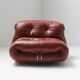 Canapé  Soriana en cuir rouge par Afra et Tobia Scarpa pour Cassina, Italie