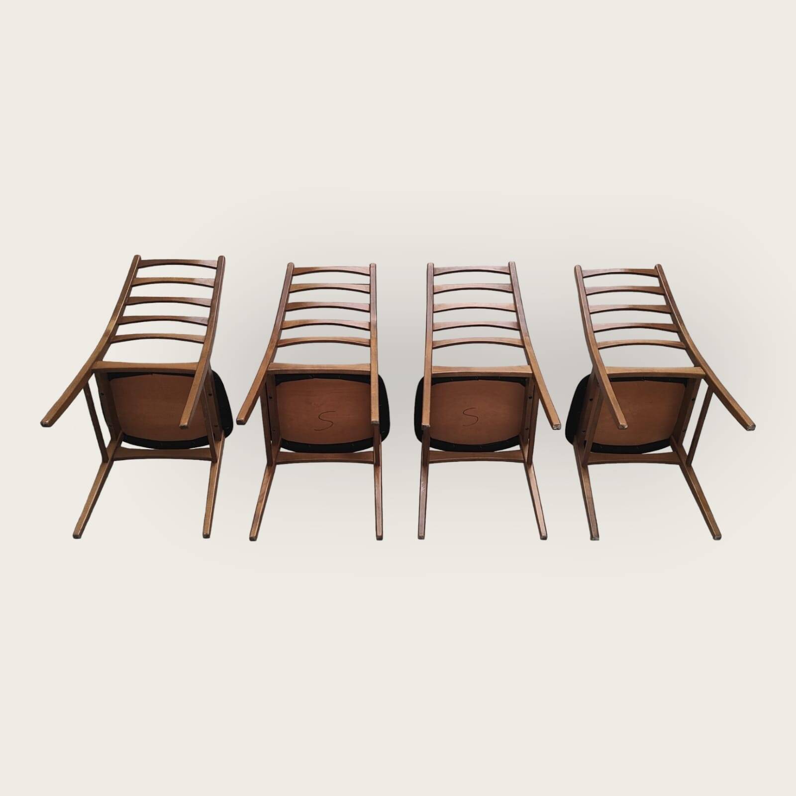 Vier Mid Century stoelen