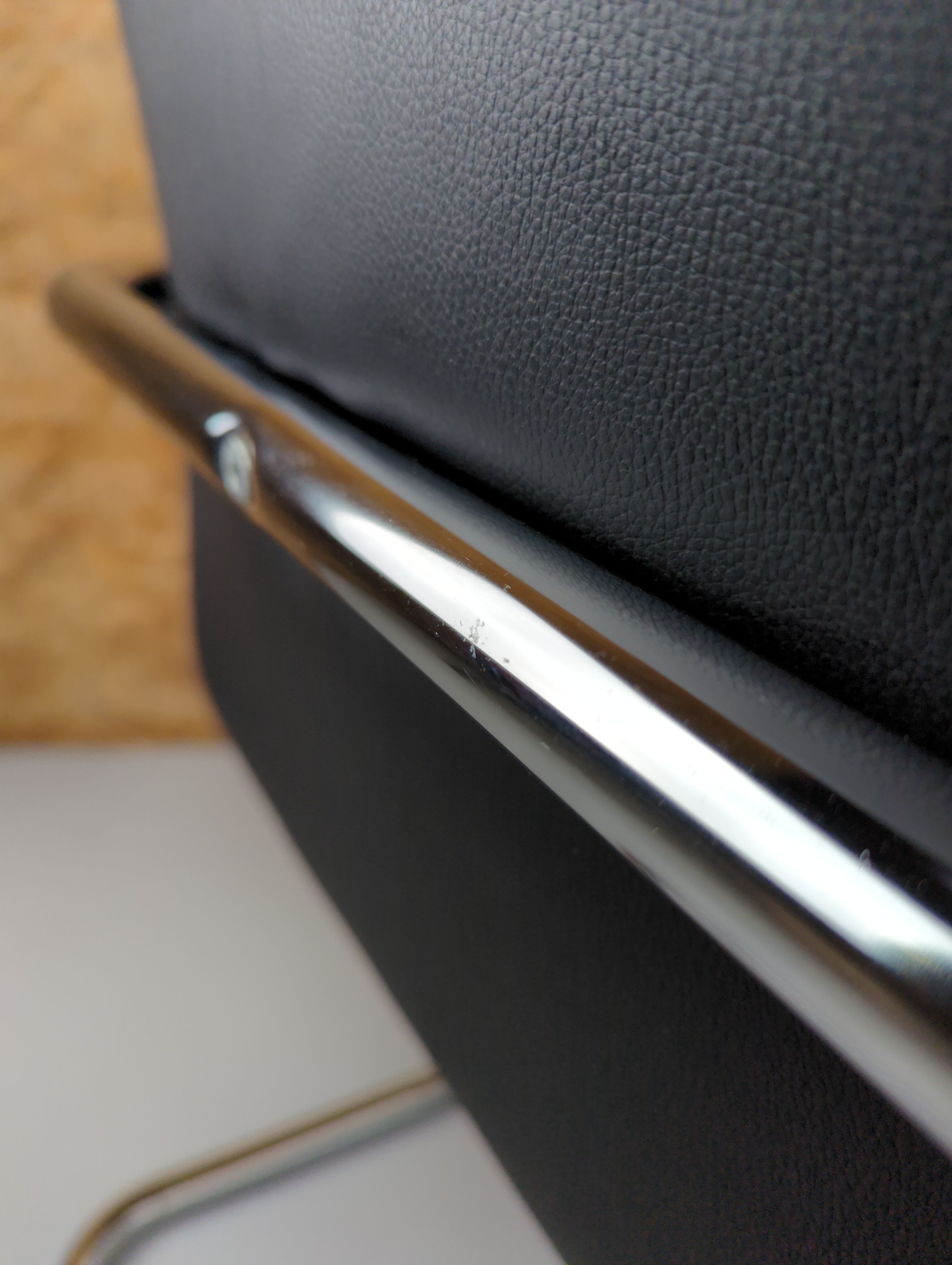 Paire de fauteuils de bureau cuir et structure tubulaire chromé