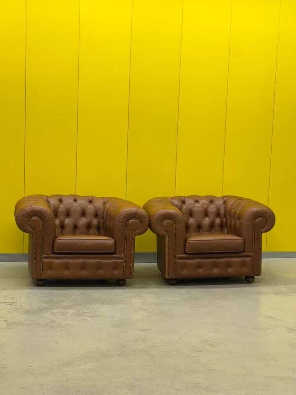 Fauteuil Chesterfield en cuir marron (le prix est pour un)