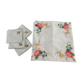 Nappe à thé brodée et 4 serviettes