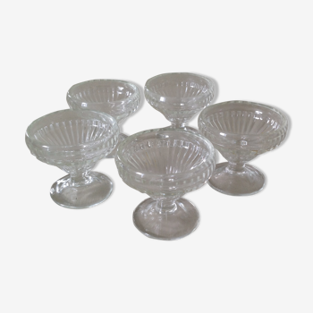 Set of 5 glass cups
