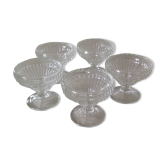 Set of 5 glass cups