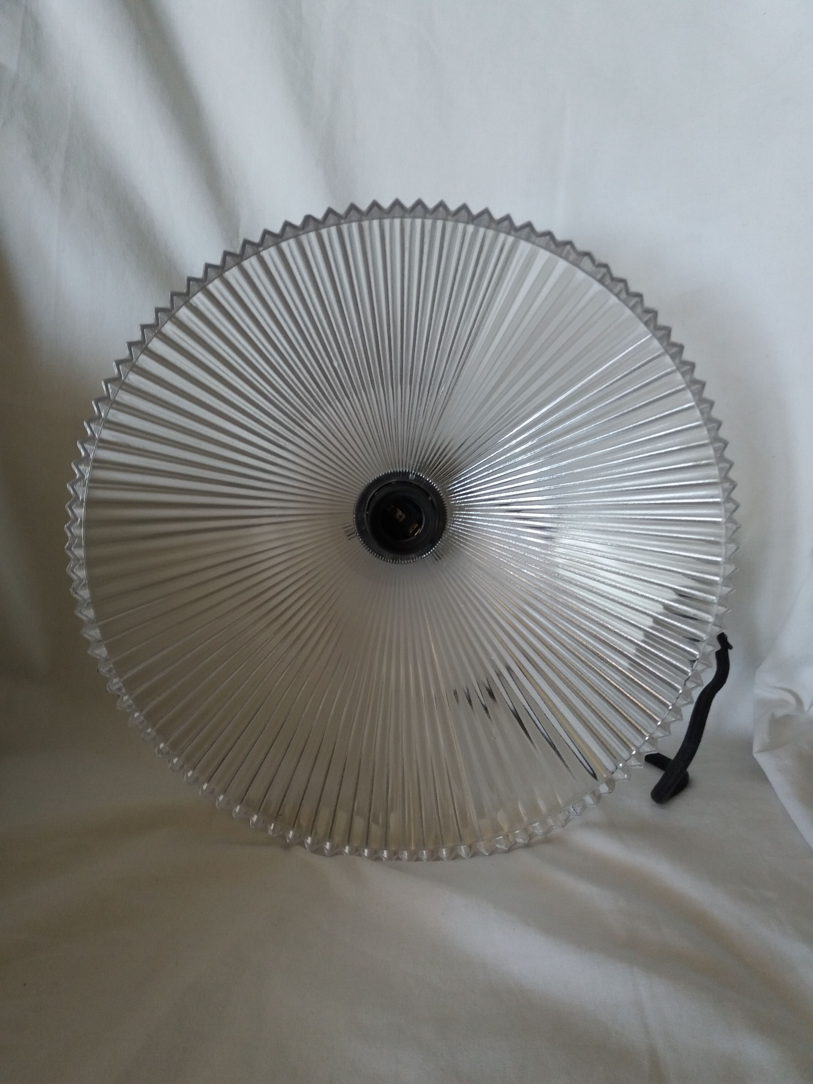 Conical glass suspension