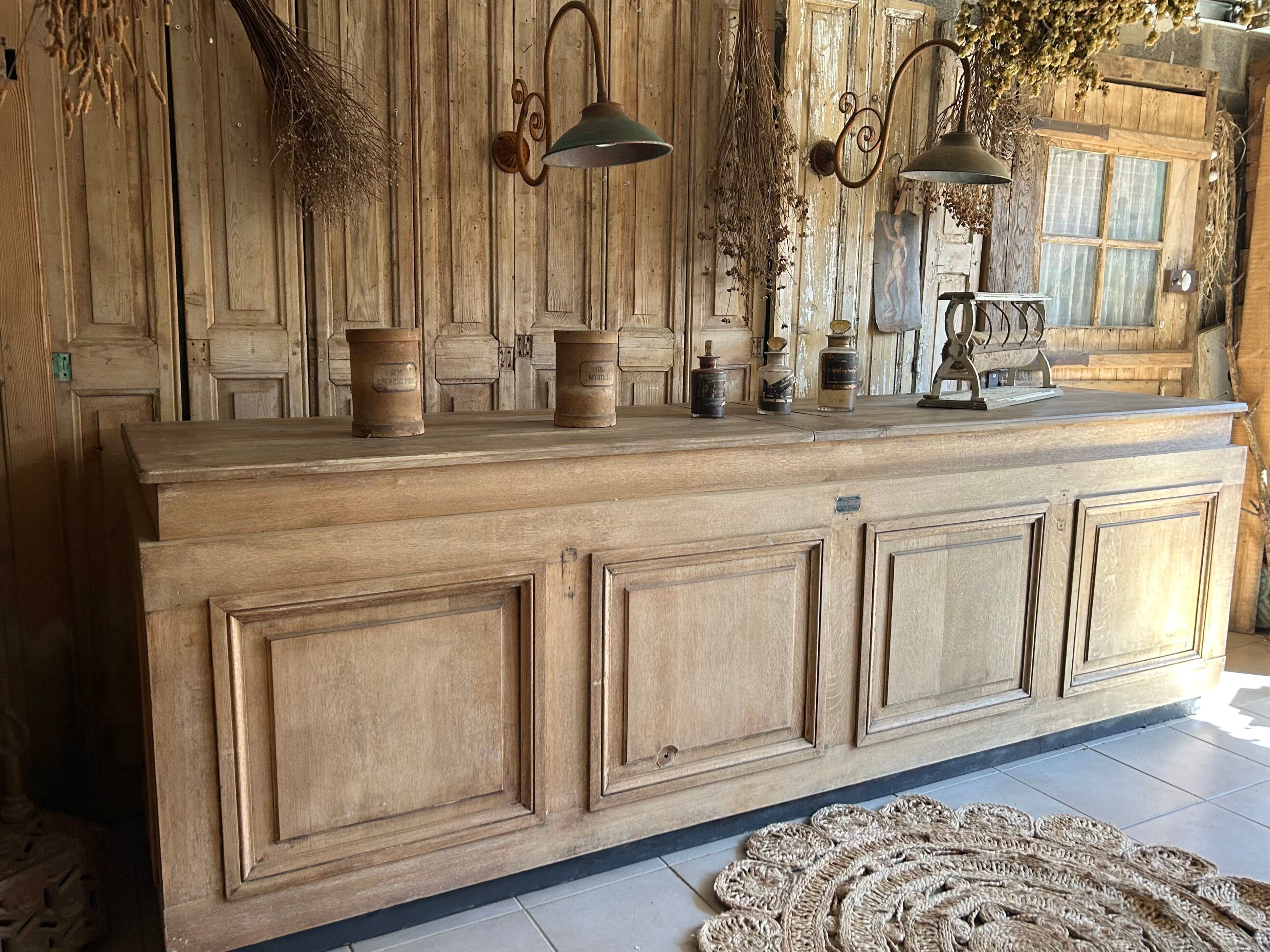 Exceptional large oak counter 288 cm