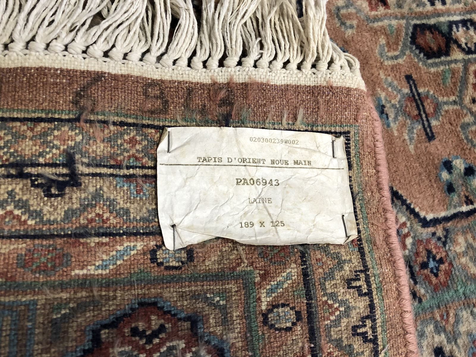 Done hand in wool and silk carpets 189x125cm