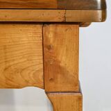 Table régionale en merisier, style Louis XV, milieu XIXème