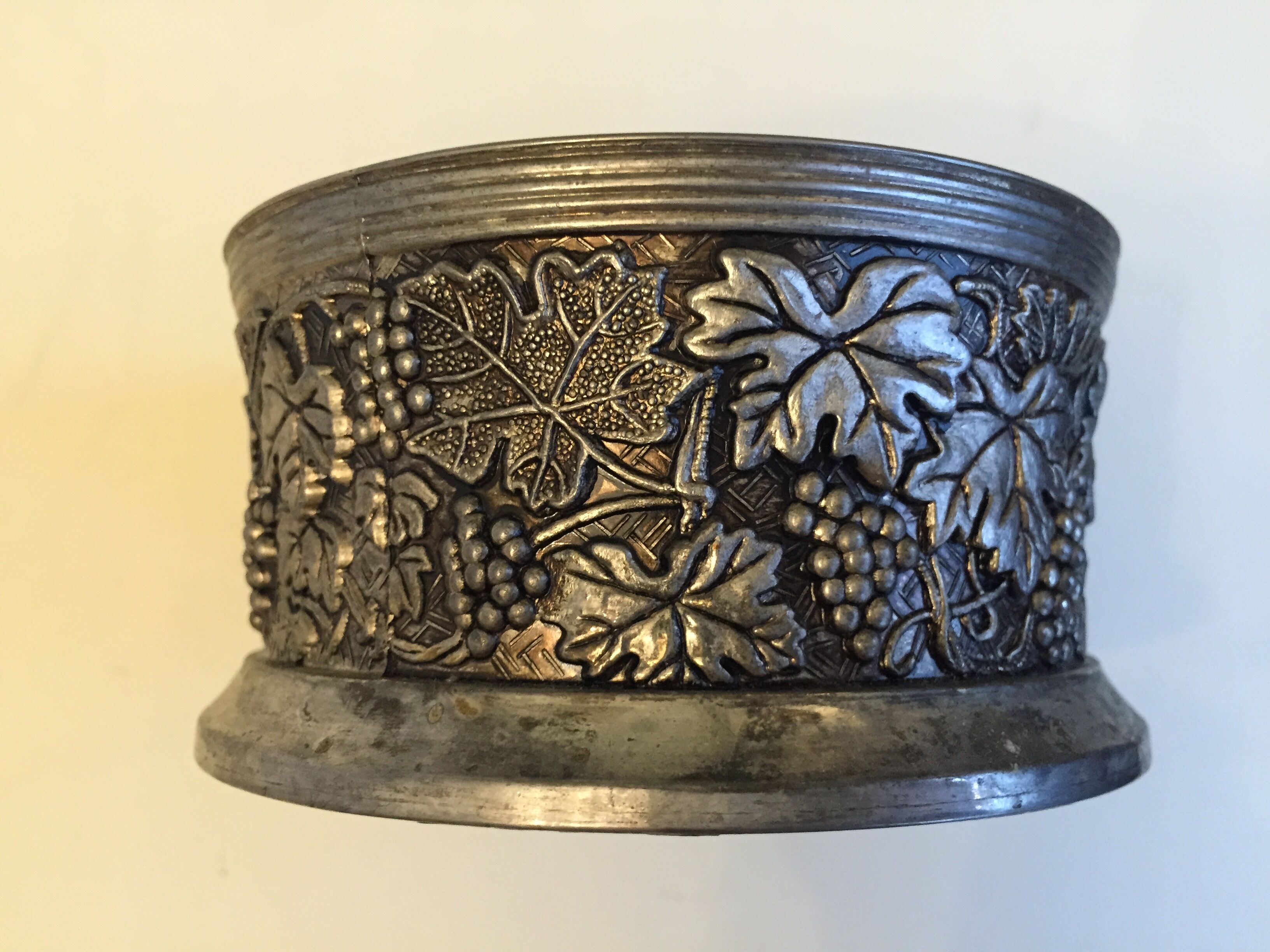 Silver metal bottle mat