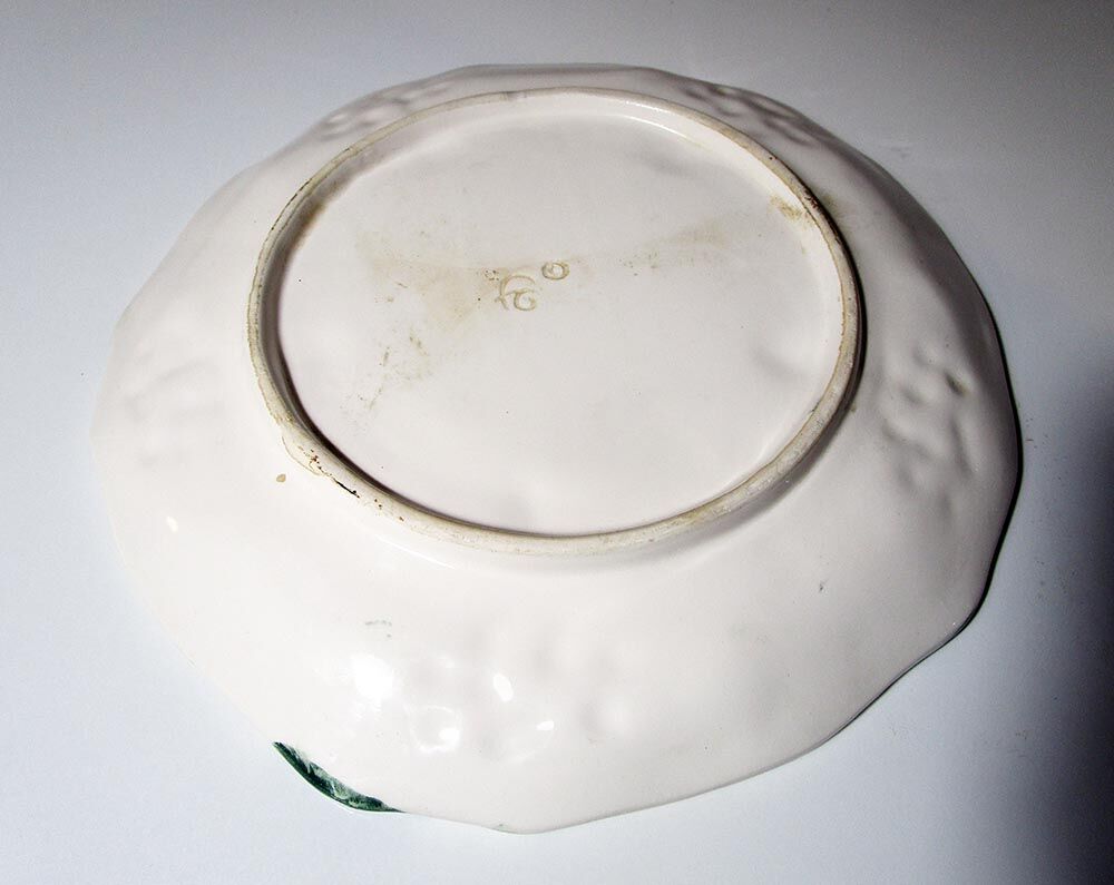 Vine decorated wall plate