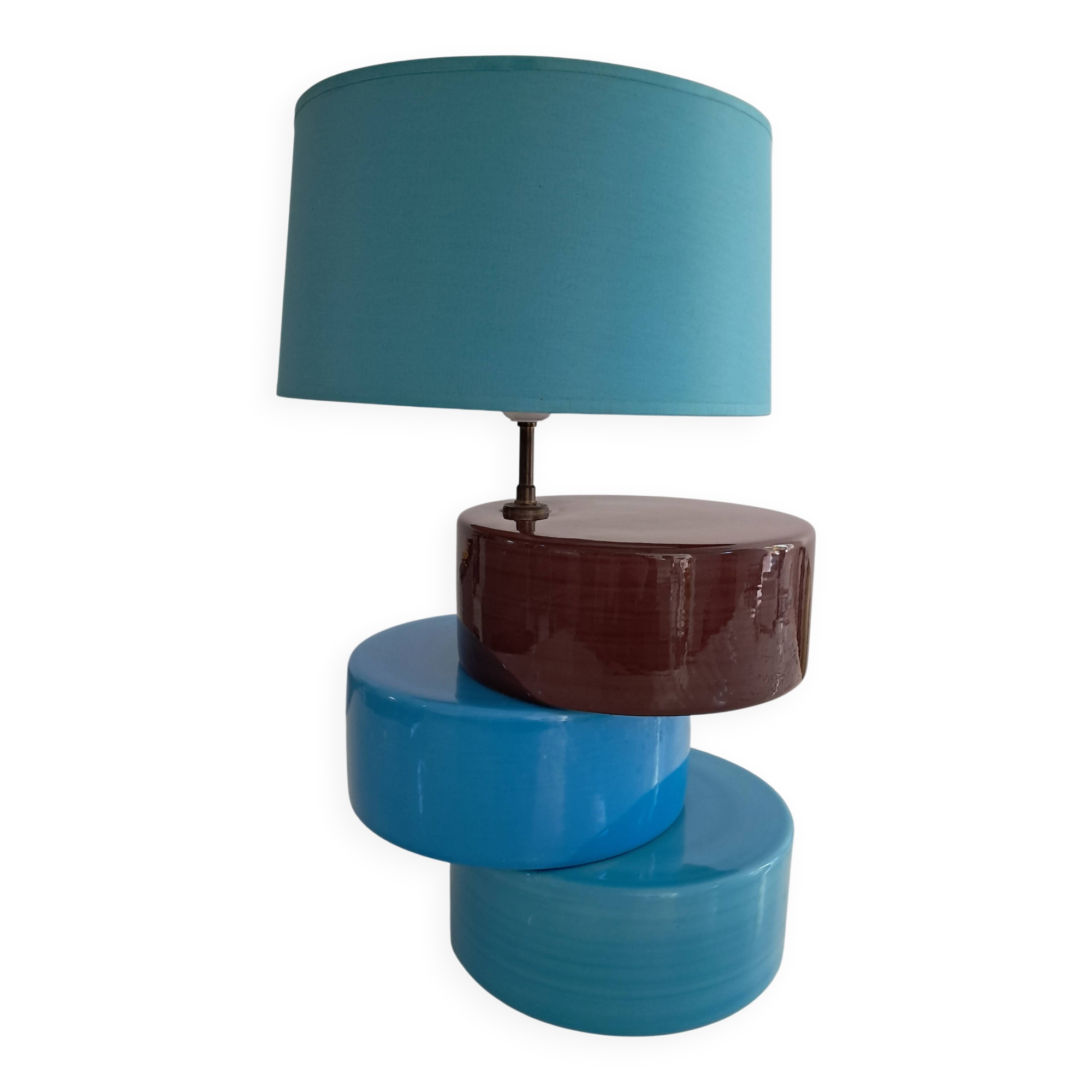 Kotska table lamp with 3 levels.