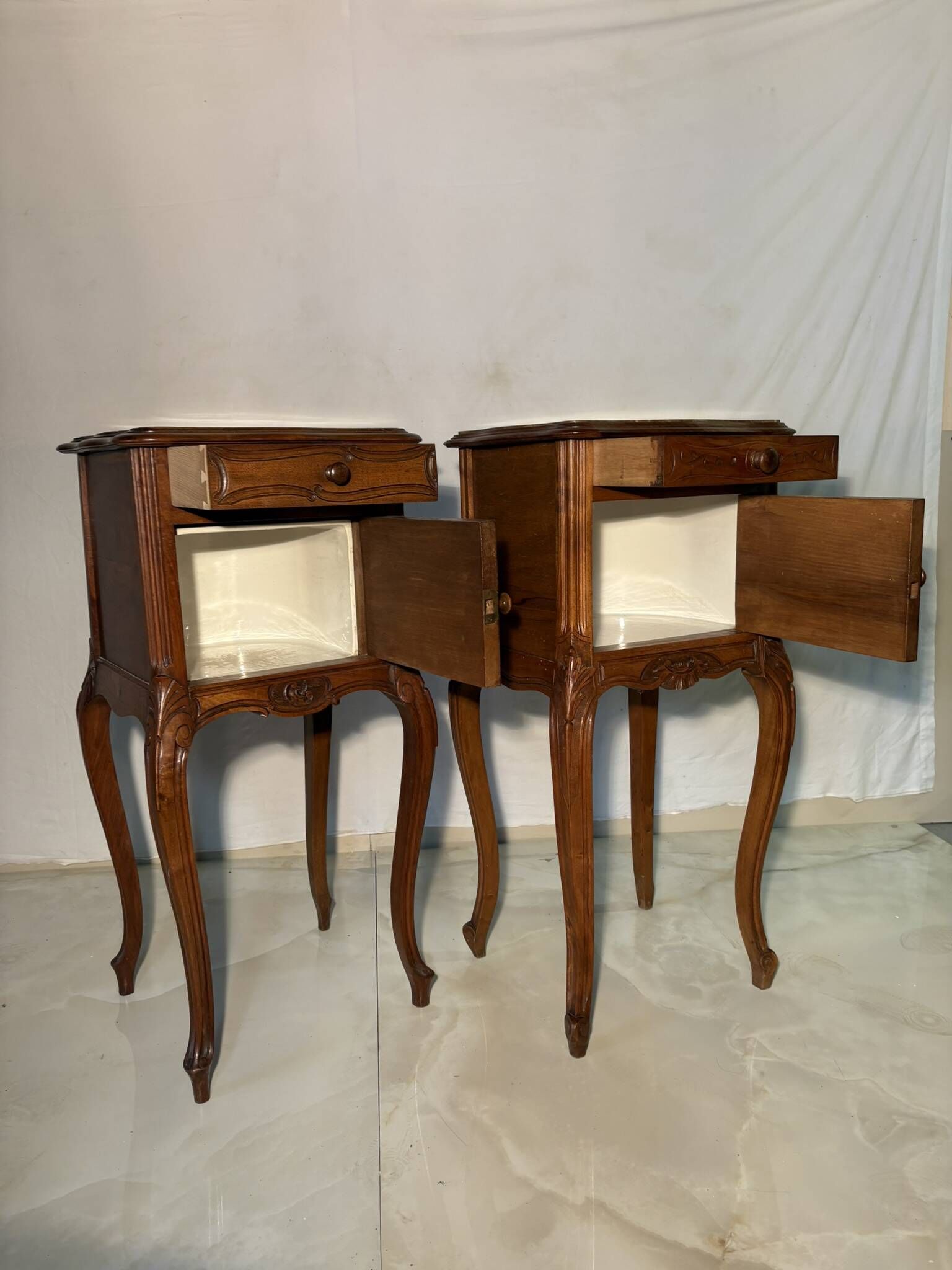Pair of antique bedside tables with marble top and ceramic niche
