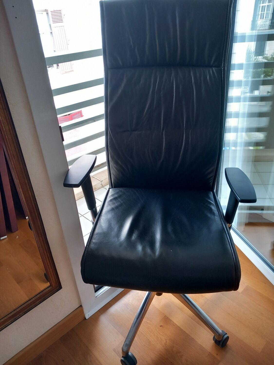 Desk chair