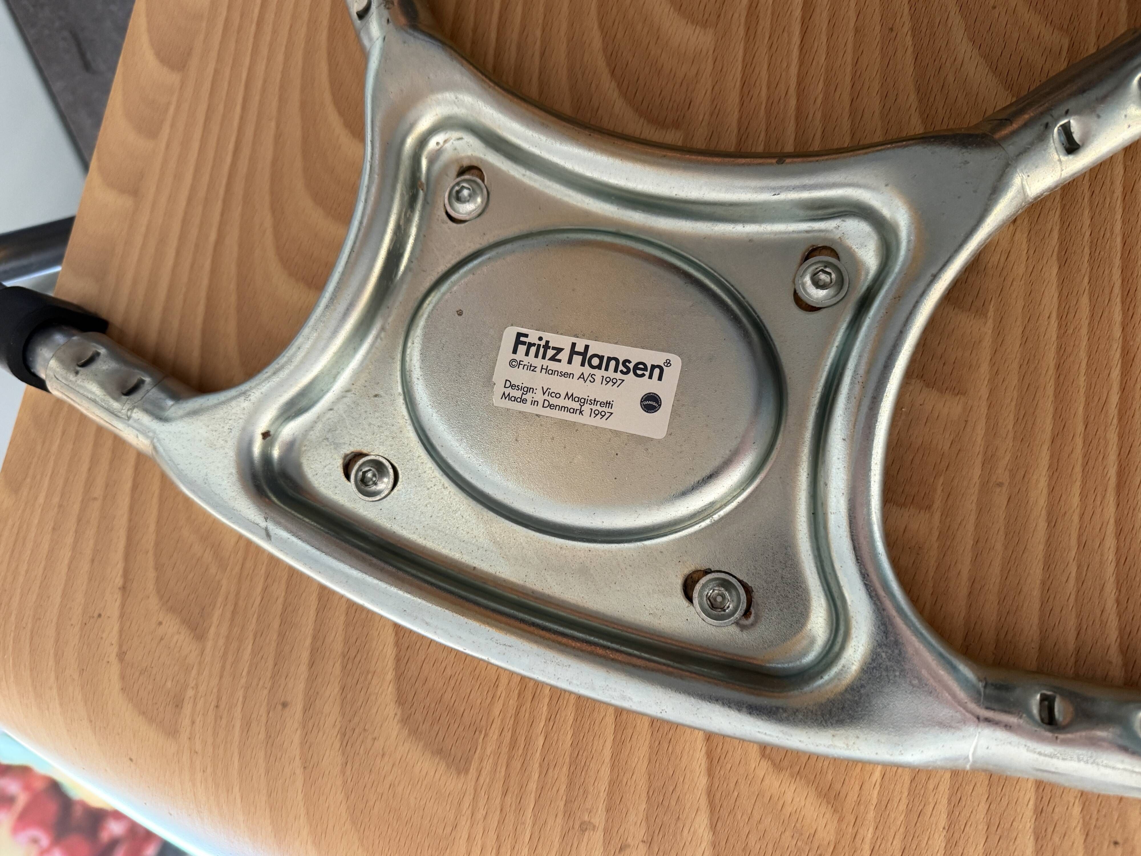 Pair of Vico Duo chairs – Vico Magistretti Fritz Hansen, edition 1997