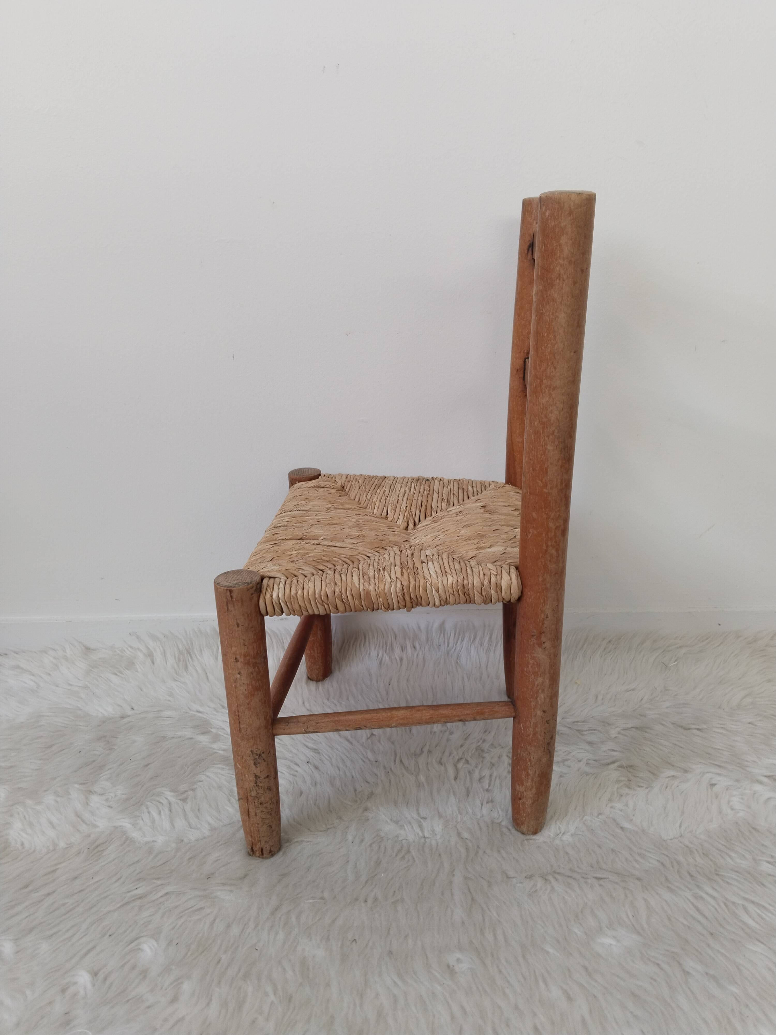 Vintage children's chair in wood and straw