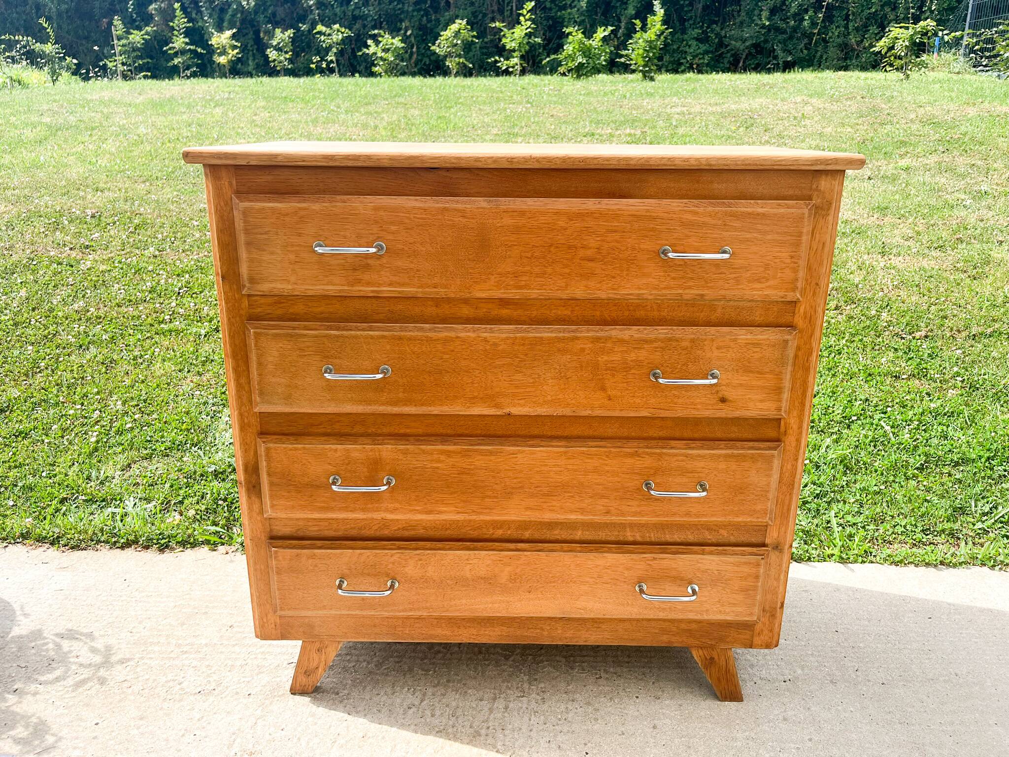 Scandinavian style 4-drawer chest of drawers
