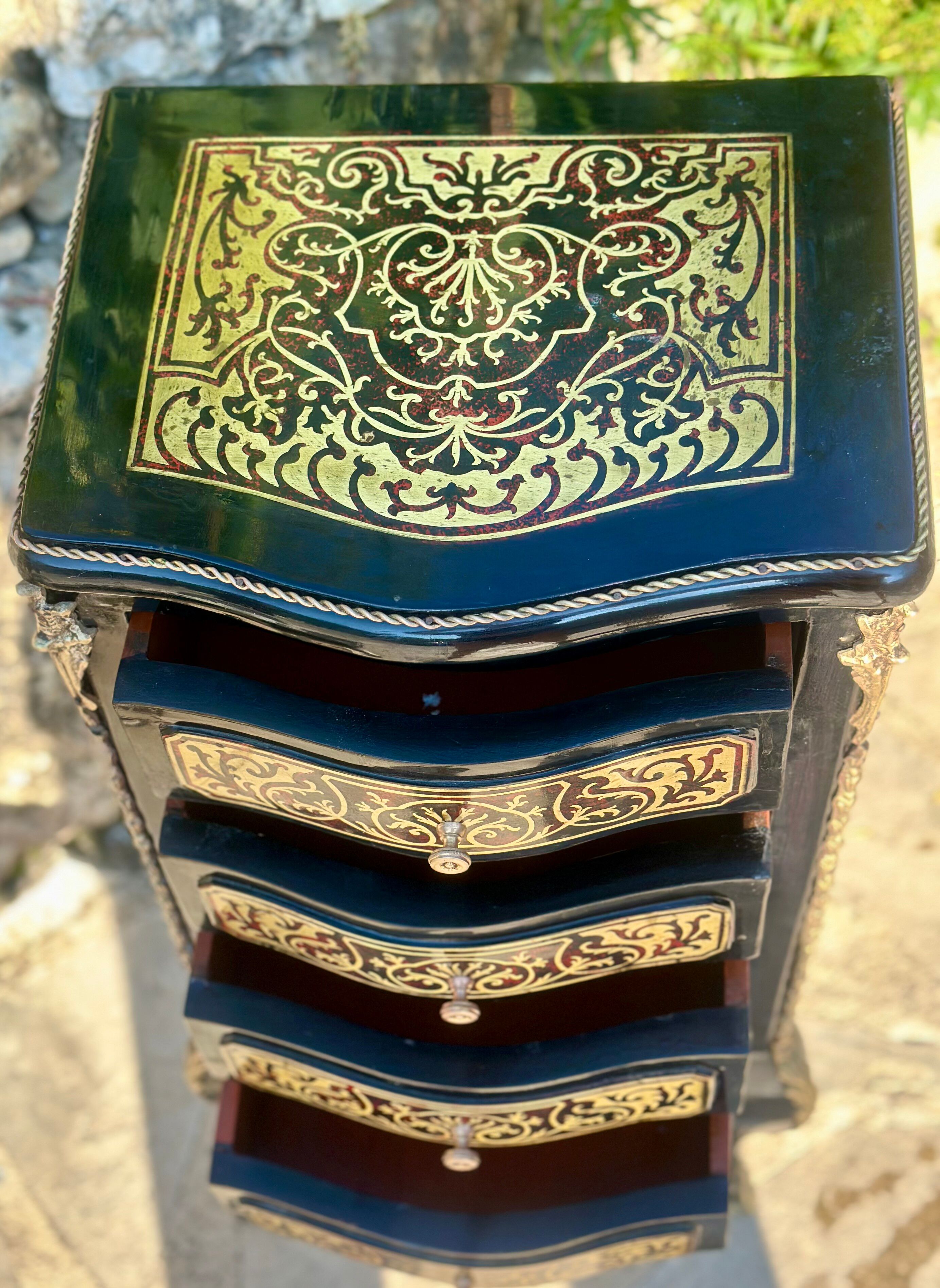 Petit chiffonnier de style Napoléon III.