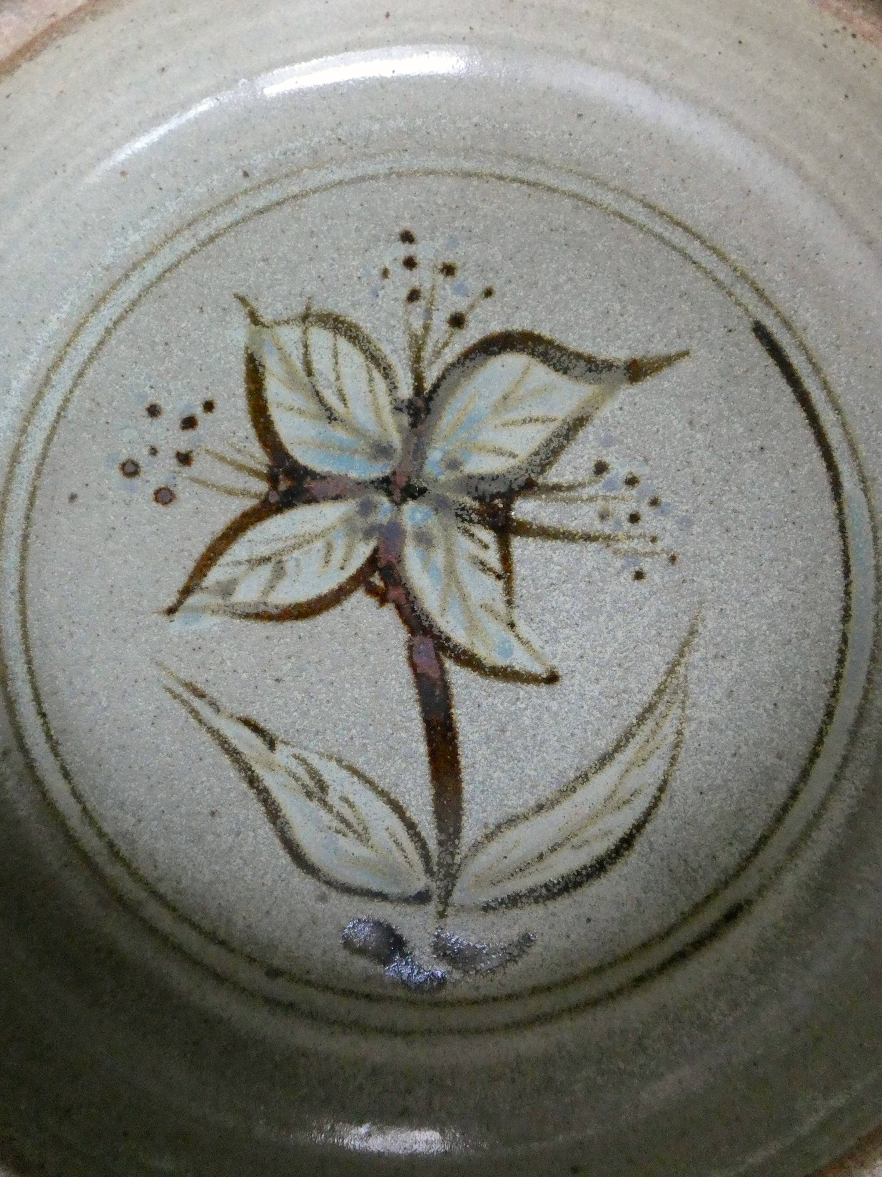 Dish hollow stoneware flower decoration, signed, 70 years
