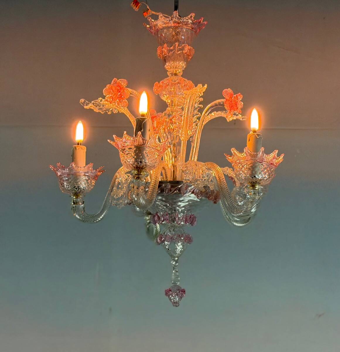 Small Venetian chandelier in colorless and red Murano glass, circa 1950