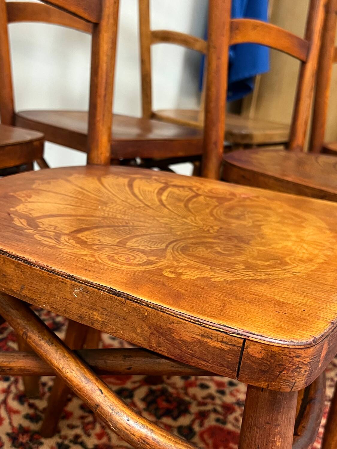 6 anciennes chaises bistrot