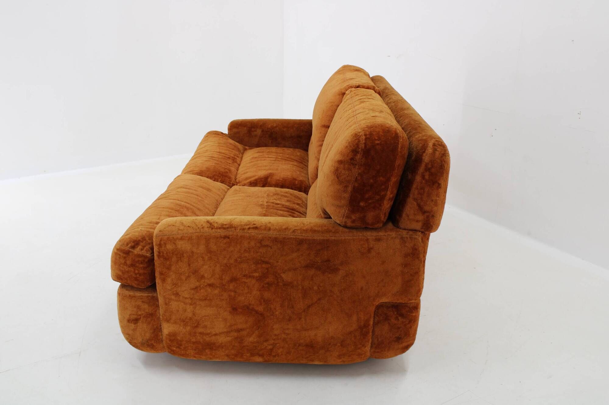 1970s Saporiti 2-Seater Sofa in Velvet, Italy