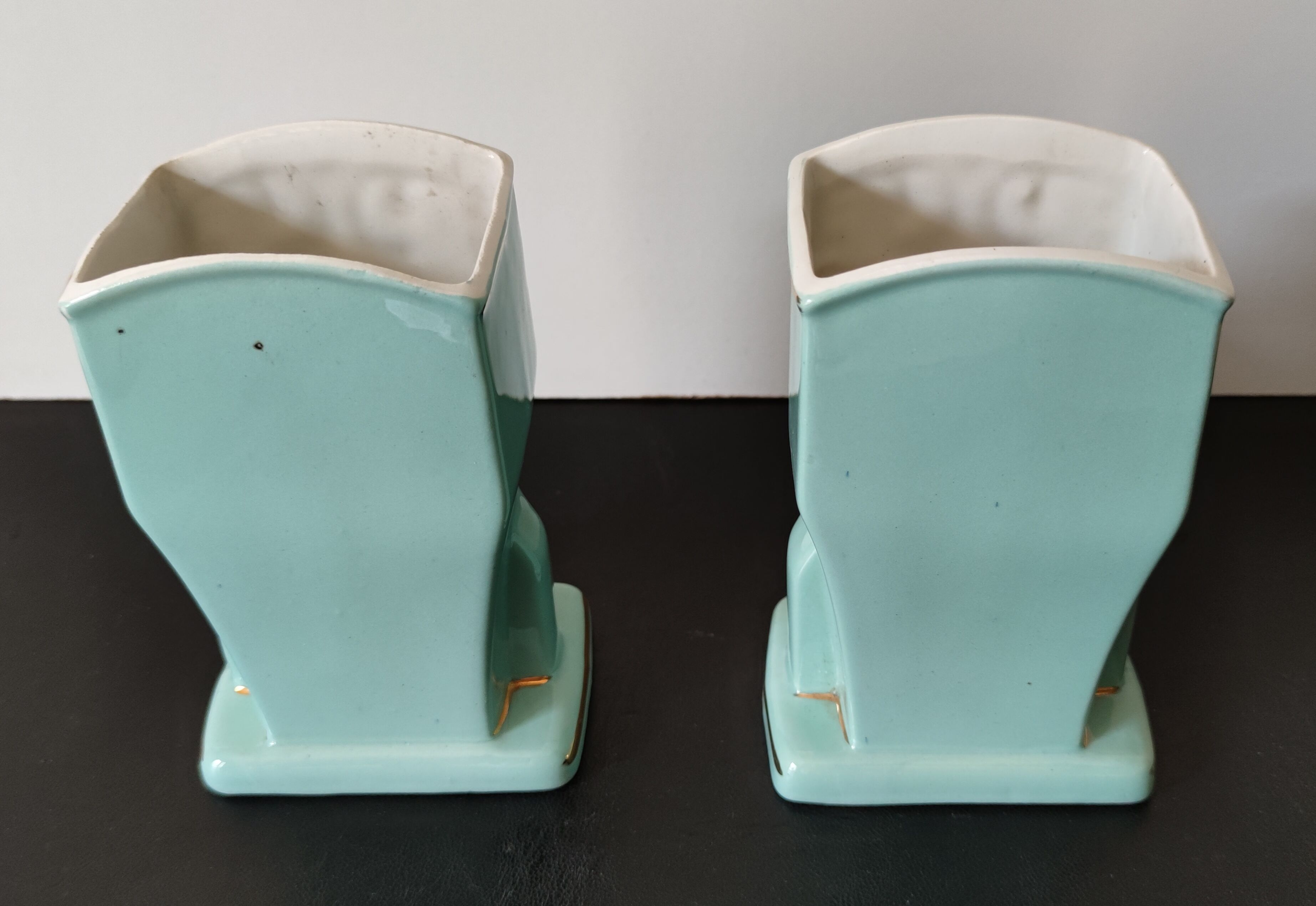 Fireplace clock with matching vases