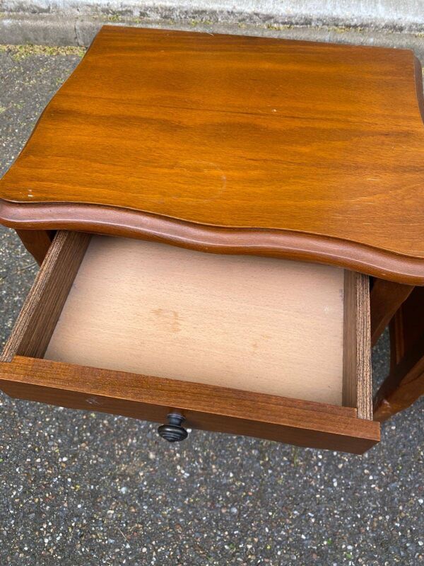 2 tables de chevet Louis XV en merisier 1950
