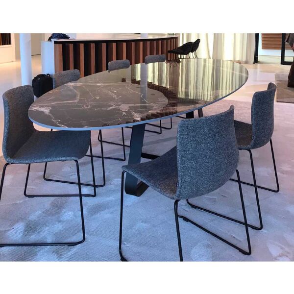 Table ovale CURVE céramique caravaggio – 250×128 – JOLI  Modèle d’exposition