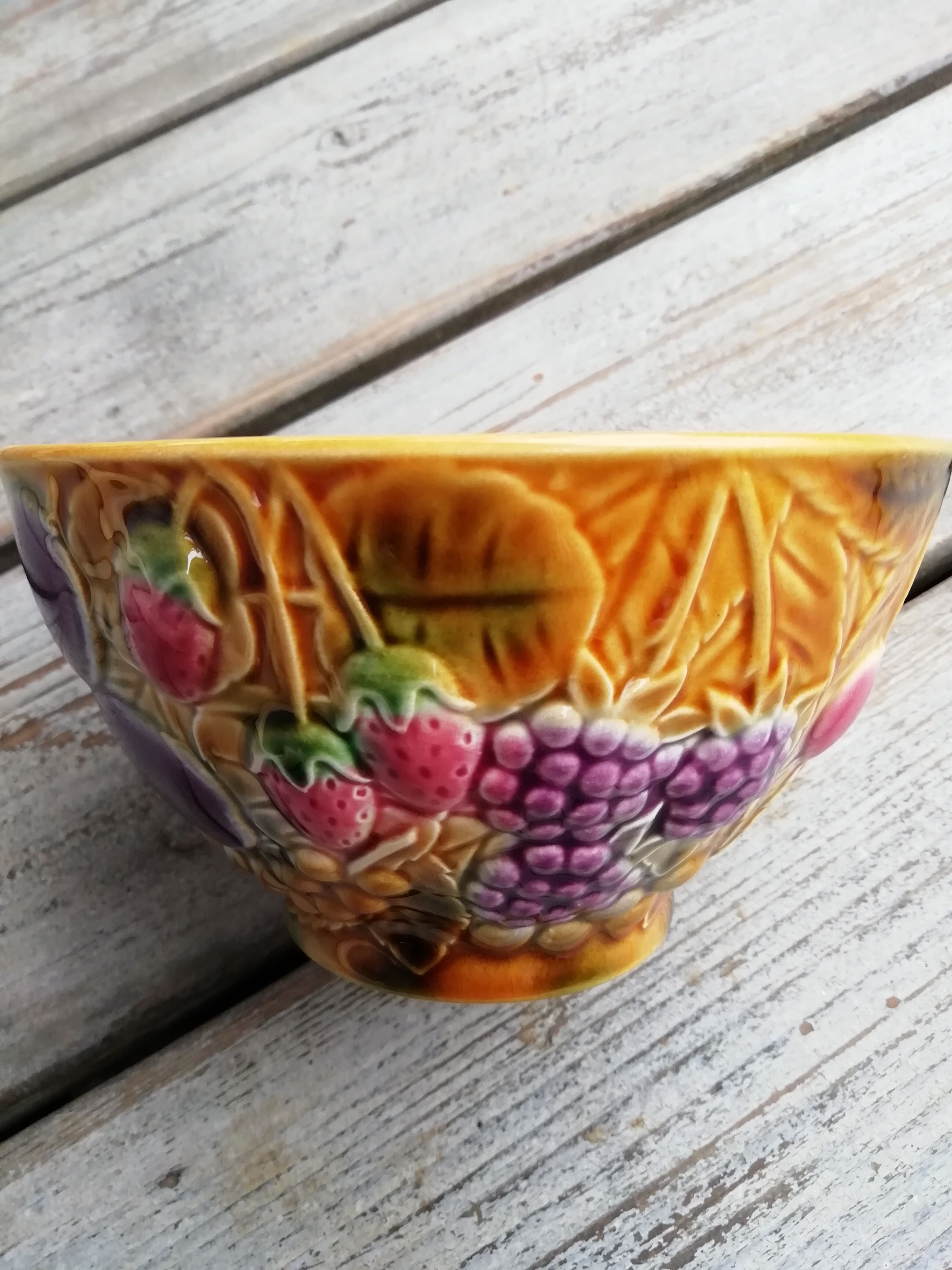 Barbotine bowl