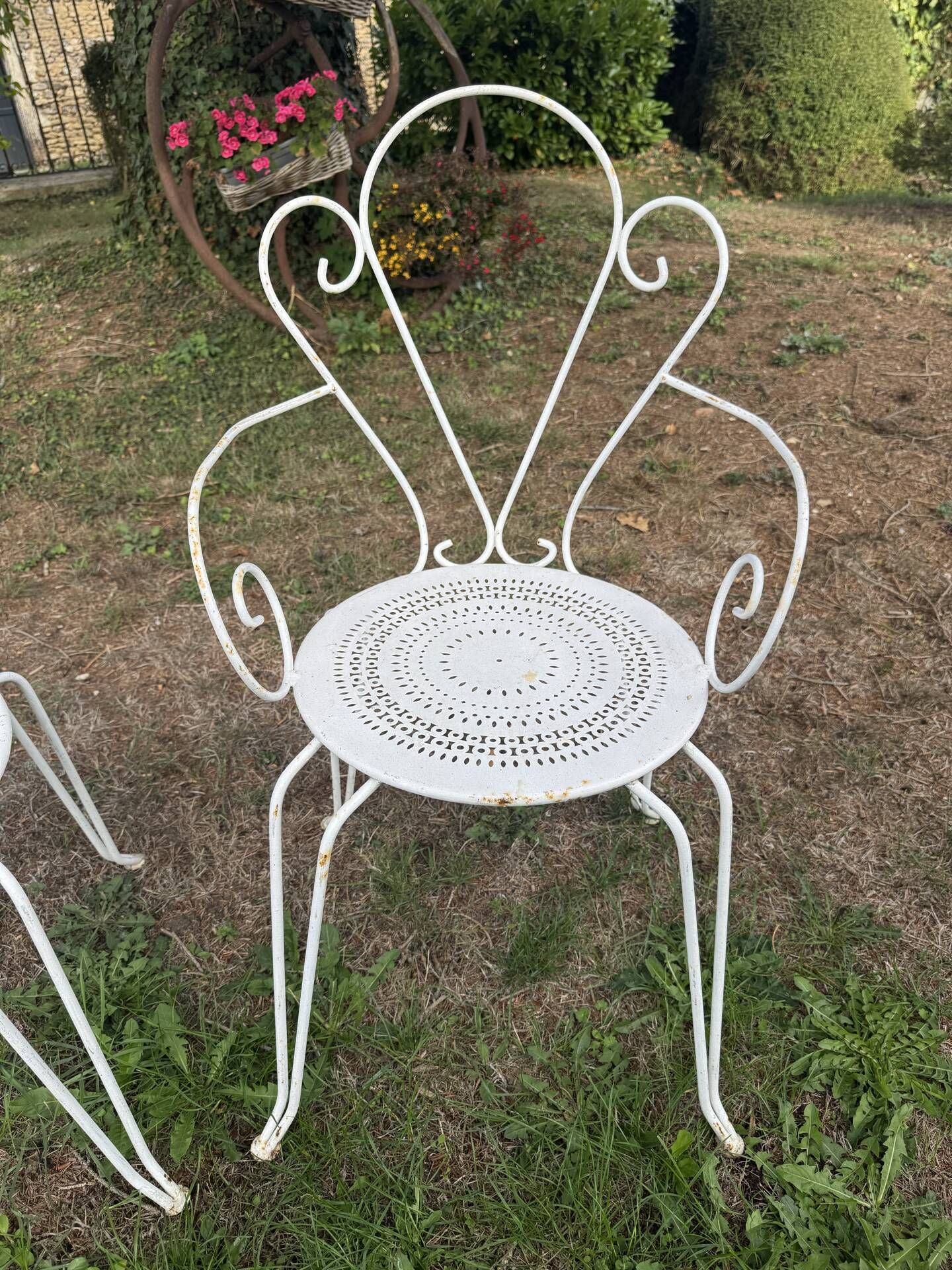 Set of 4 wrought iron garden chairs