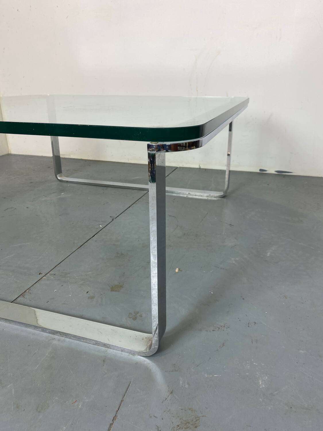 Table basse moderniste suisse en chrome, acier et verre de Strässle, années 1970