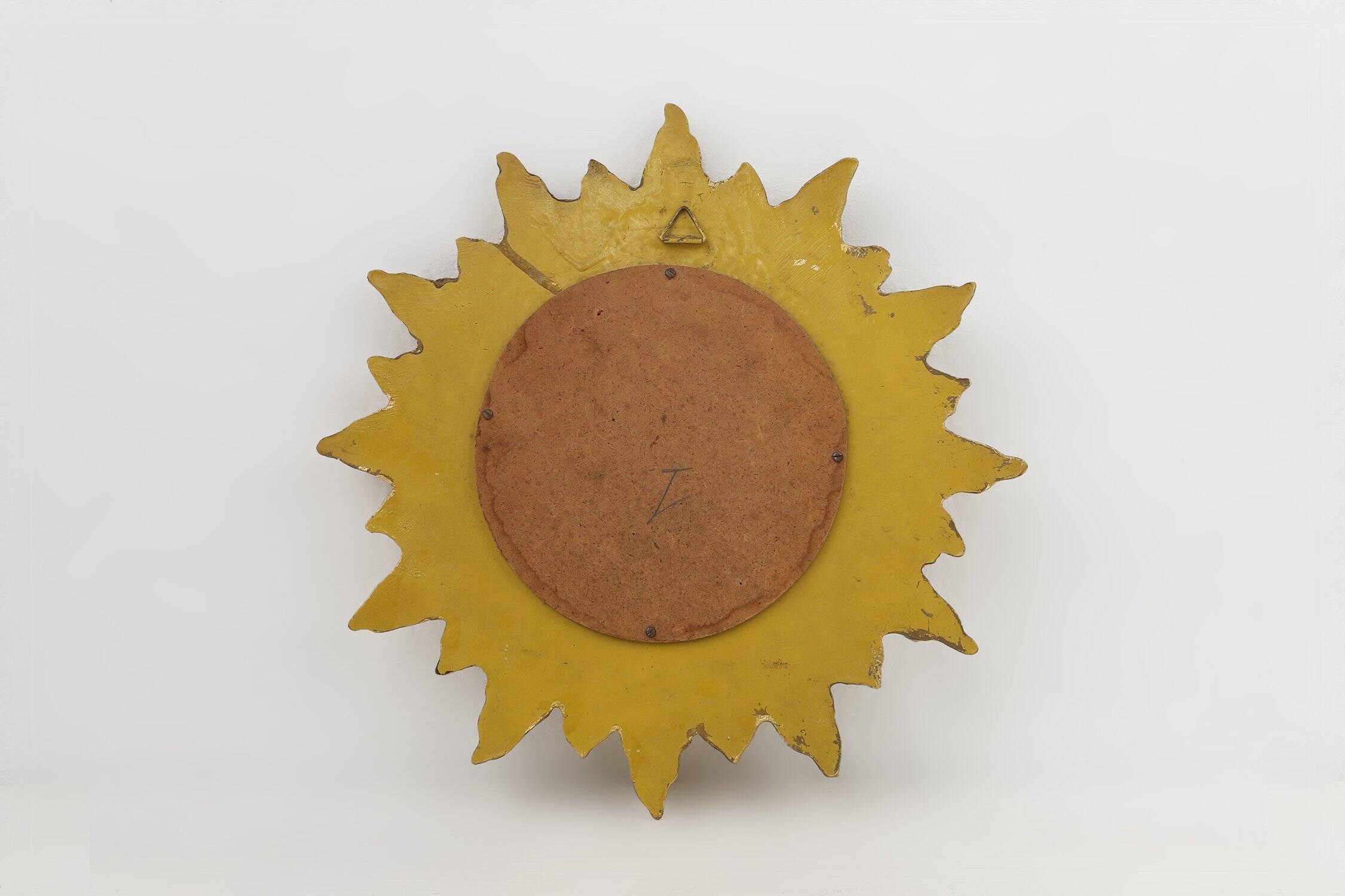 Miroir en résine en forme de soleil doré avec miroir convexe, France, années 1960.
