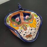 Empty pocket with floral patterns in the shape of a leaf